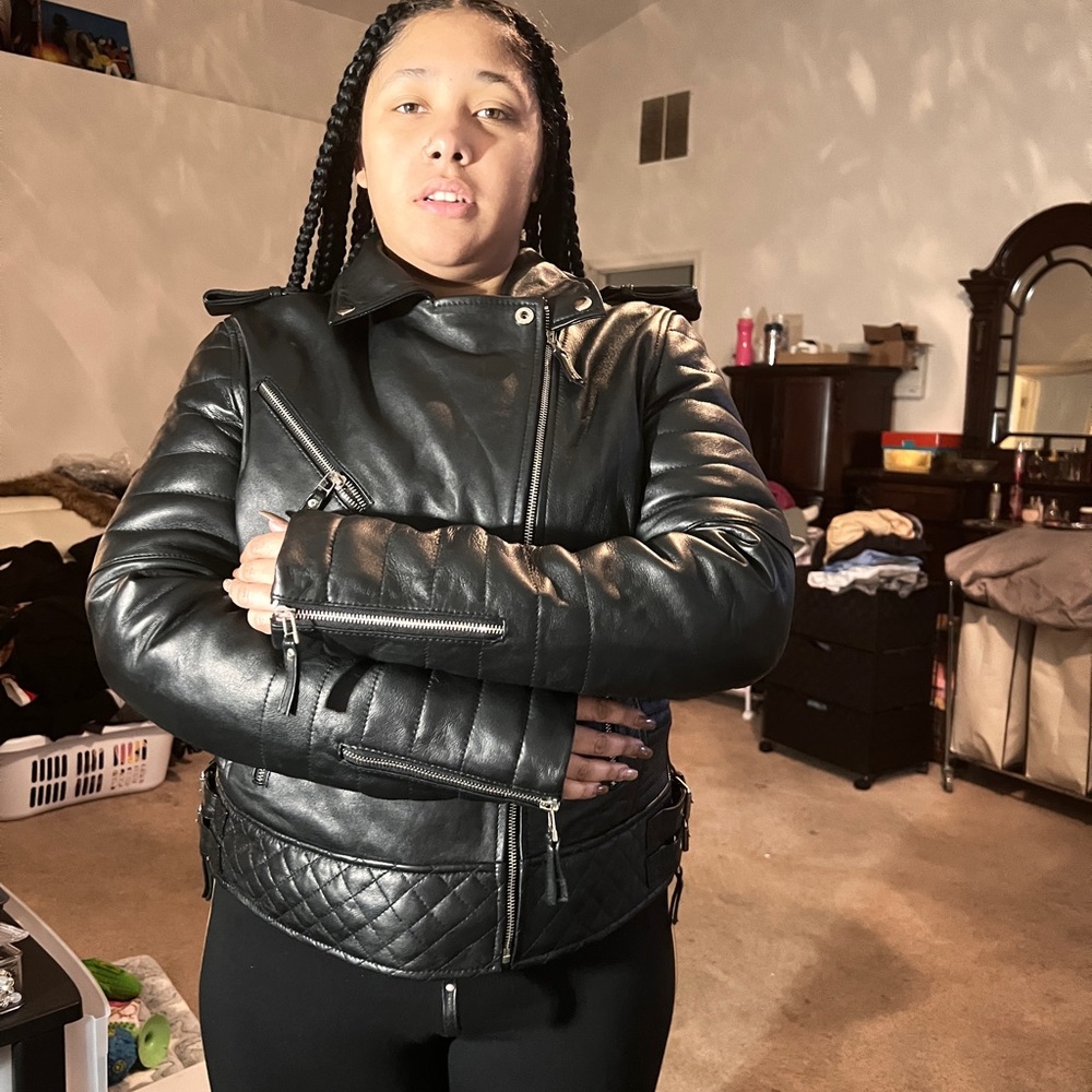 Leather jacket  order 3x but got a med.